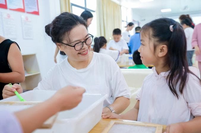 乡村孩子成长中的 “温暖陪伴”