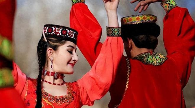 中国唯一白种民族：美女如云，不与外族通婚，守卫边防永不撤离