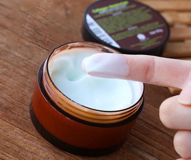 面霜使用指南：从功效选择到正确涂抹