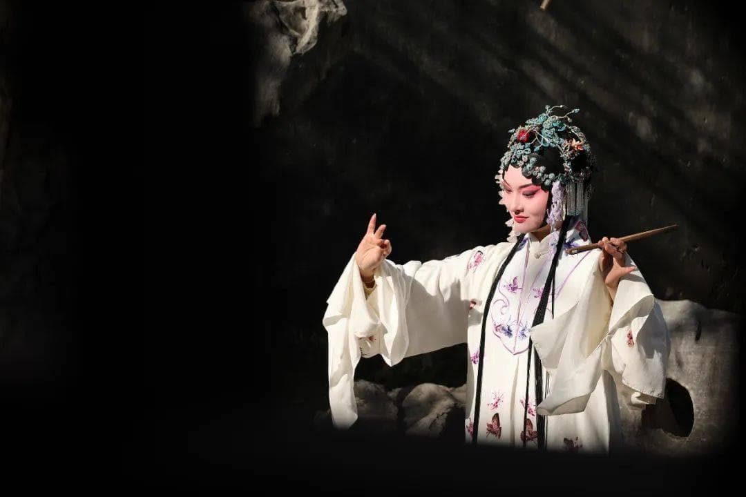戏歌与戏曲的渊源：传统艺术的现代演绎