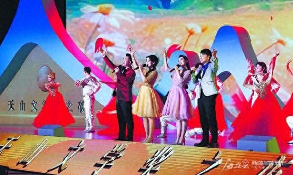 今夜，文学的天山崛起——首届天山文学奖颁奖典礼侧记