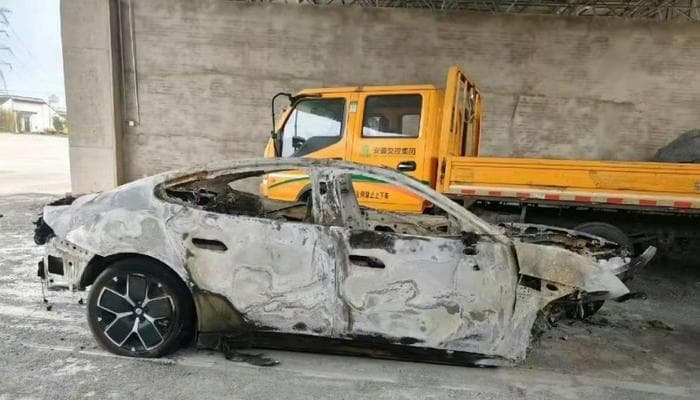 热搜第一！“小米SU7爆燃事故”细节公布，专案组介入，股价大跌