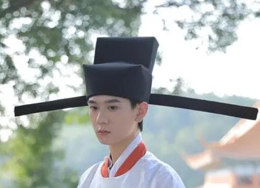 北宋帽子：时尚与身份的象征