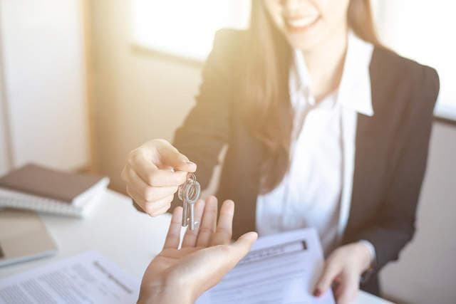 房产中介成功指南：从知识到素养的全方位解析