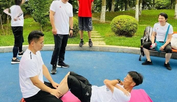 足球垫球进阶技巧：打造高水平的控球能力