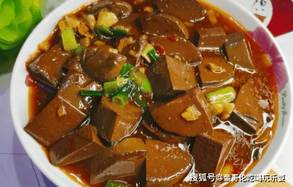 蒸血豆腐，是一道美味可口、营养丰富的佳肴