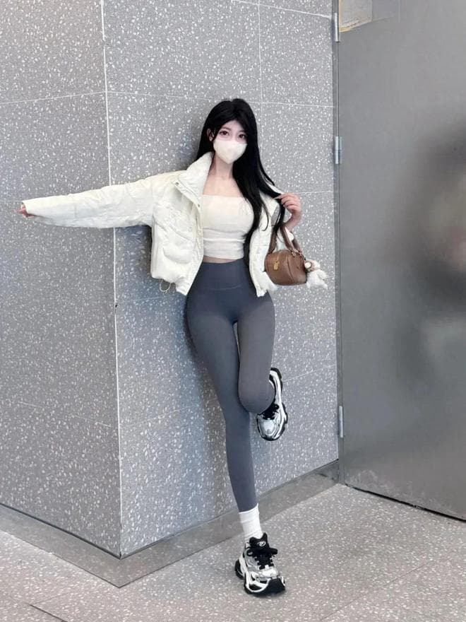 保暖不臃肿秘诀：三层叠穿法+色彩魔法，冬日时尚全攻略