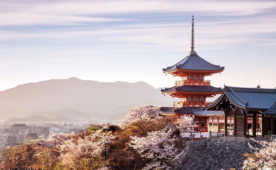 清水寺：京都最著名的佛教寺庙，世界文化遗产