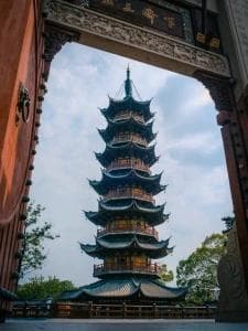 上海龙华寺：历史与文化之旅