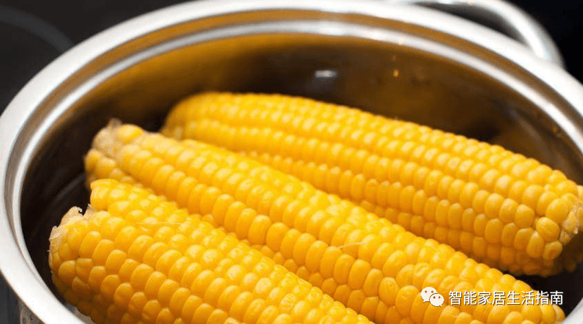 煮玉米，应该凉水下锅还是开水下锅？教你正确煮法，个个香甜好吃