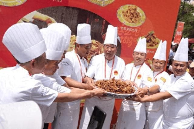 锅包肉爆红出圈，带动东北经济加速跑