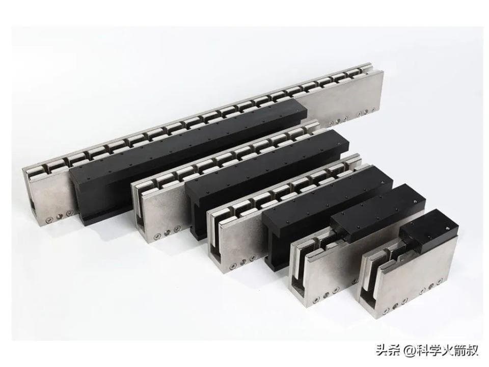 航母上的电磁弹射器到底怎么工作？