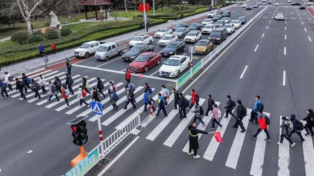 路权与让行原则全解析，打造和谐交通环境