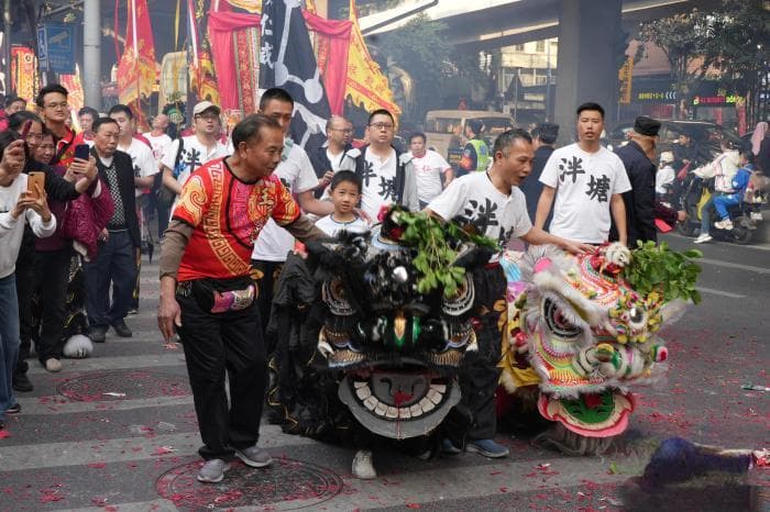 广州百年祠堂庙会：醒狮腾跃 祠堂宴香