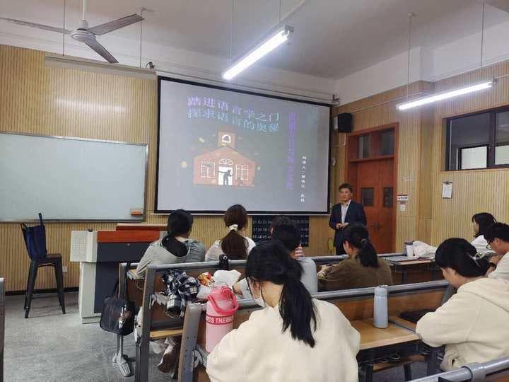 方言热浪席卷高校，专家：在实践中传承保护方言文化