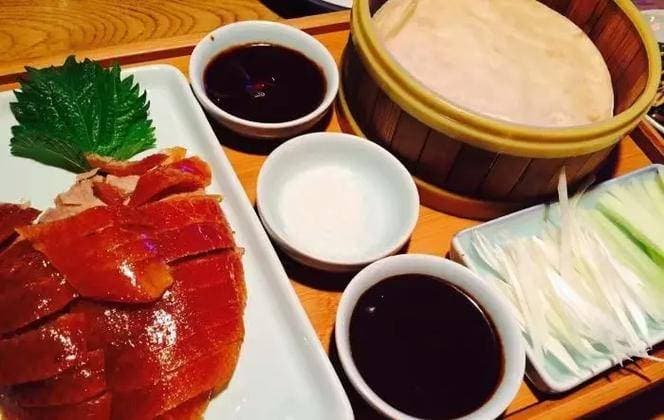 探寻北京烤鸭：传统制作技艺与历史传承