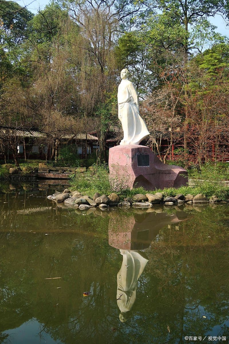 轻舟已过万重山——李白的诗意人生与后世启示