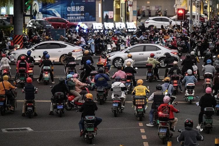 近7成人承认闯过红灯！为何闯红灯屡禁不止？