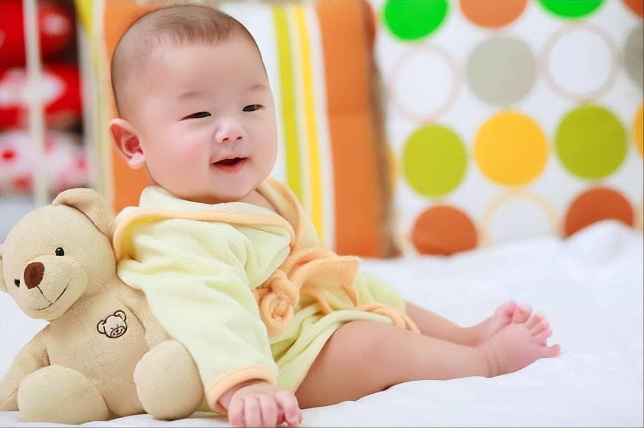 新手爸妈必读：1岁以内宝宝的生长规律和发展轨迹，按月详解