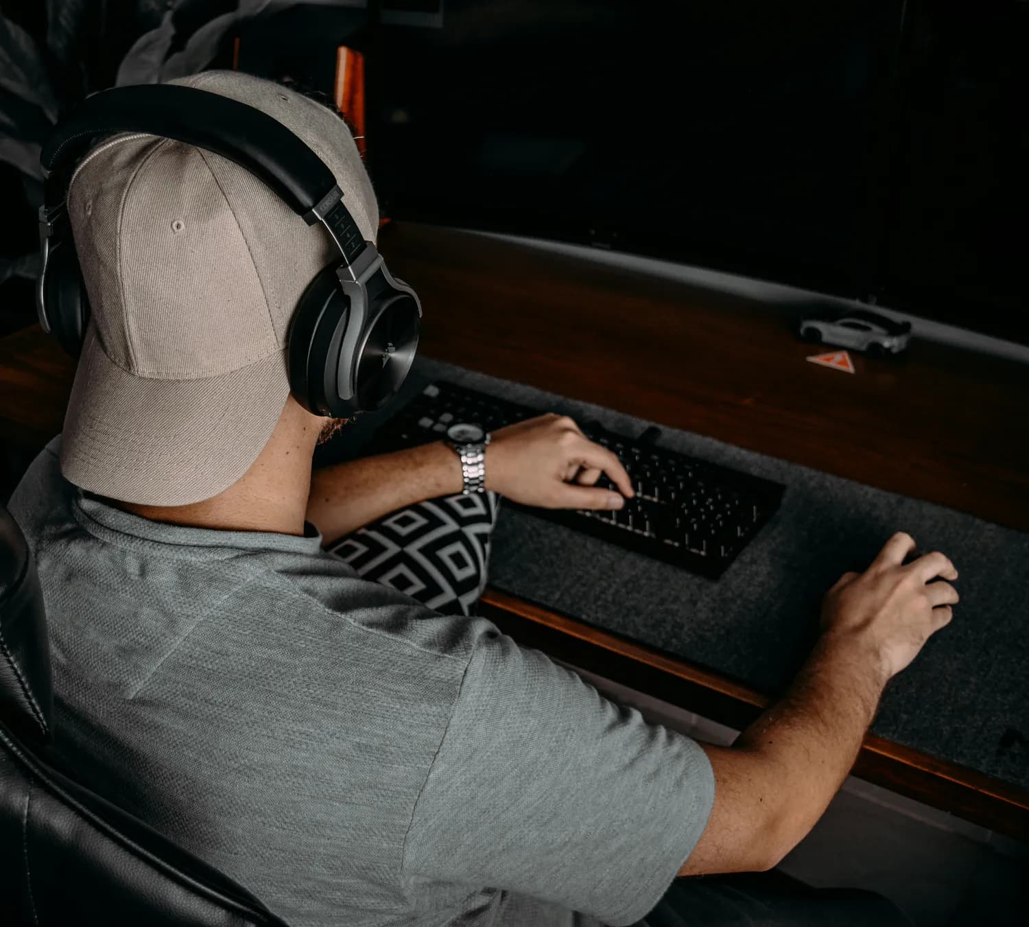 PUBG灵敏度设置全攻略：从基础参数到职业选手配置
