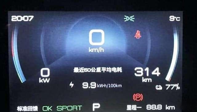 养一辆10万的纯电动车和一辆10万的混动车，8年花费差距有多大？
