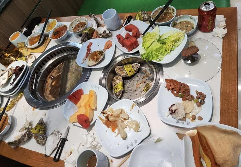 自助餐是浪费的重灾区,得有个惩罚的好办法！