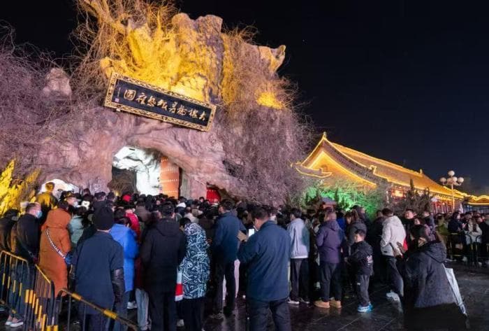 “华人老家”山西洪洞大槐树年味浓 游客畅享欢乐