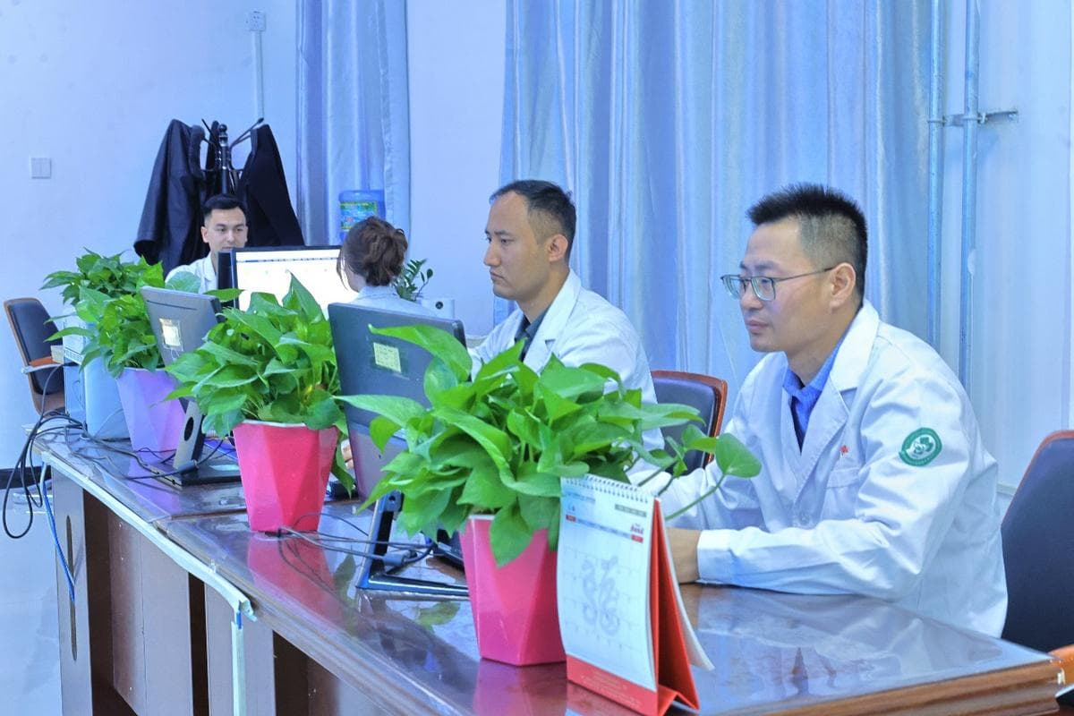 新疆洛浦县打造首个医共体区域审方中心，AI赋能提升药事服务质量