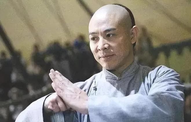 抱拳礼到底是左手抱右手，还是右手抱左手？千万别搞反了！