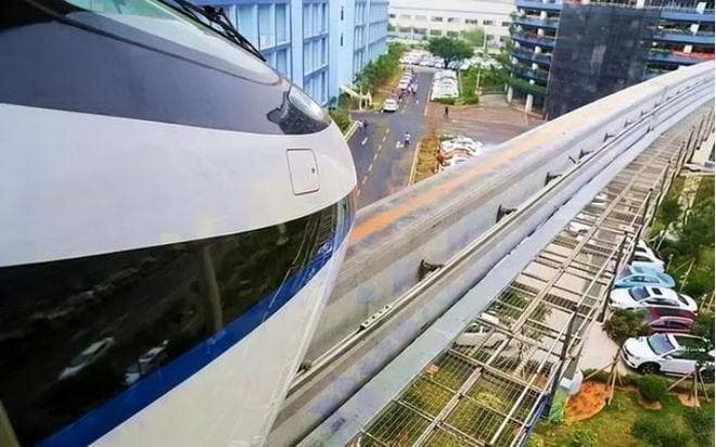 50亿研发云轨，成本比地铁每公里低8亿，中国全面叫停幸亏这么做