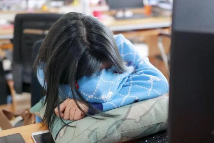眼屎增多、过量饮水都可能致病，专家解析眼健康误区