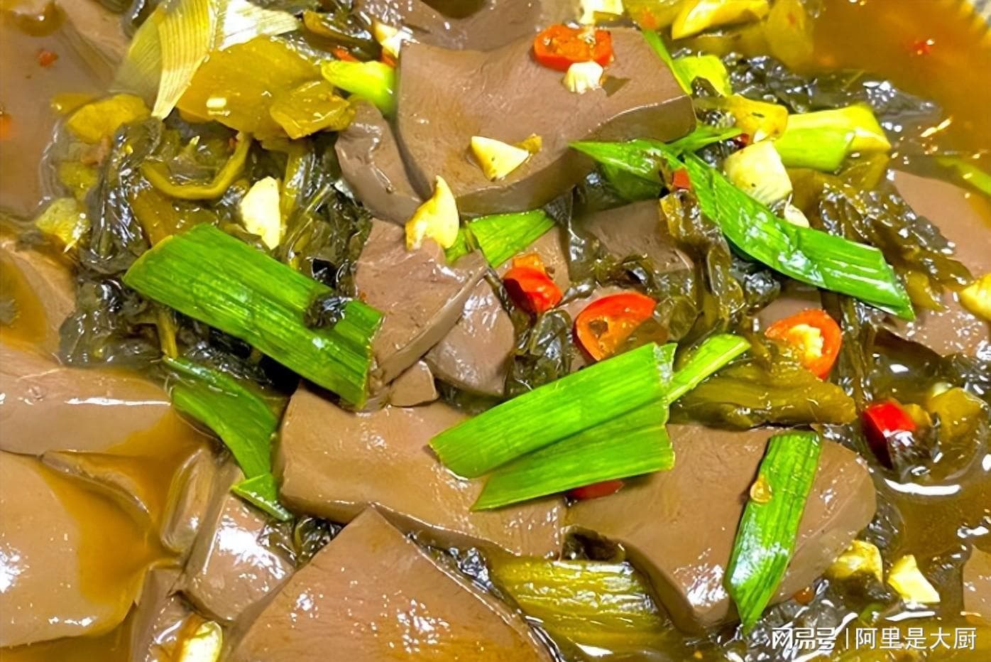 0基础美食之酸菜小笋焖猪血，鲜酸味美，解馋补血，被夸爆的佳肴