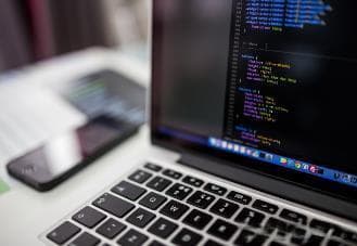 C/C++内存管理：堆和栈的区别与存储内容