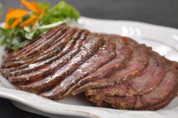 一煮二煮一泡：酱牛肉烹饪的独家秘诀