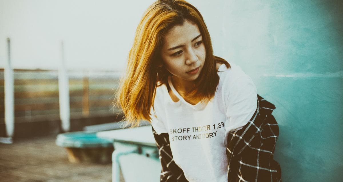 女友爱吃醋，我该怎么办（掌握沟通技巧应对女友的情绪波动）