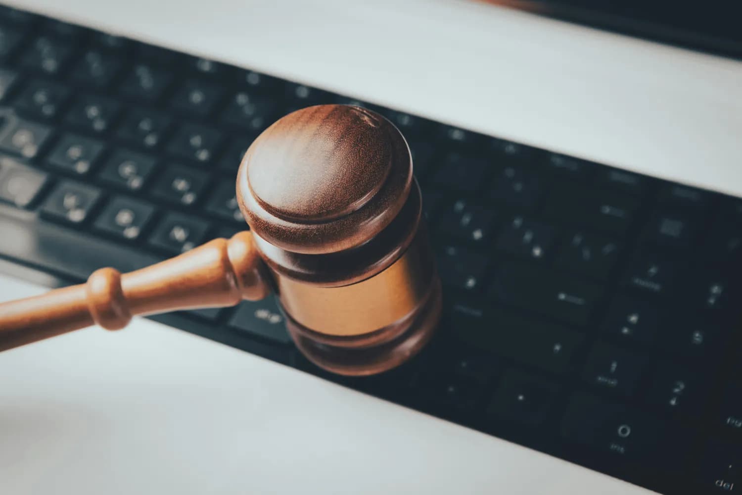 互联网法院：信息技术如何改变庭审？