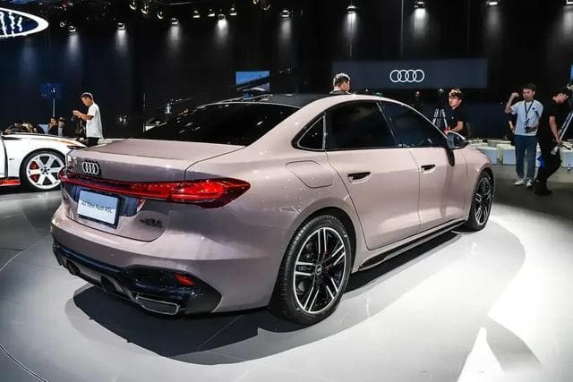 工薪家庭2025年买车选油车还是电车？五大维度来帮你分析！
