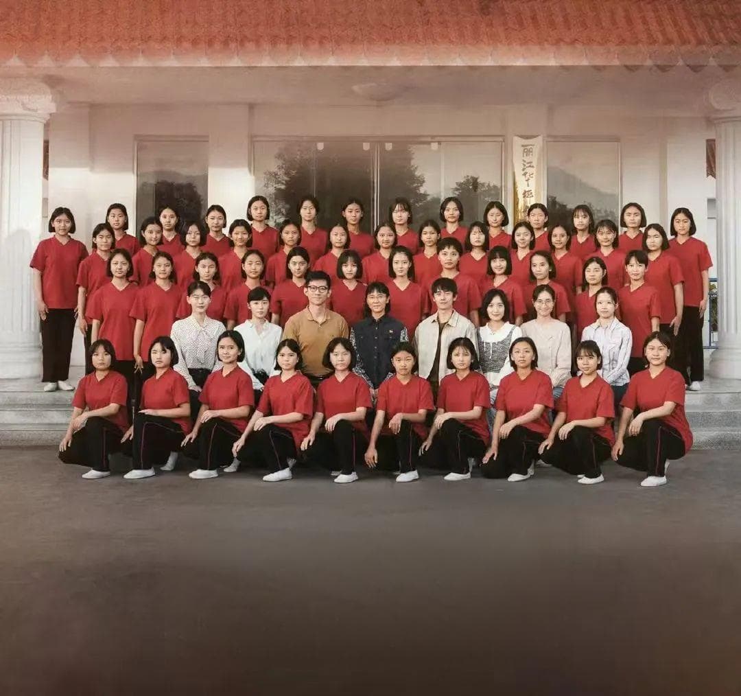 《山花烂漫时》：改变女孩命运的“燃灯者”