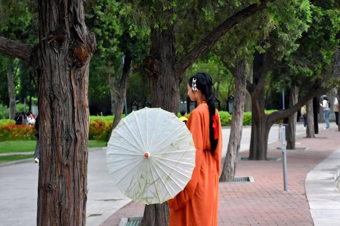 汉服旅拍兴起：文旅新潮流下的机遇与挑战