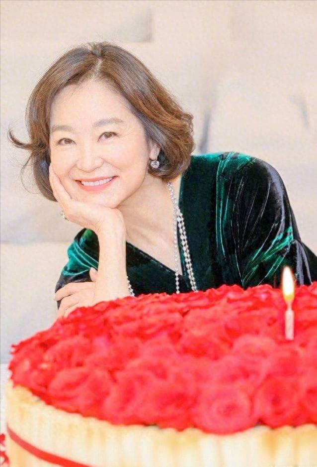 不老女神林青霞70大寿啦！她晒出的庆生照惊艳全网，快来一睹为快