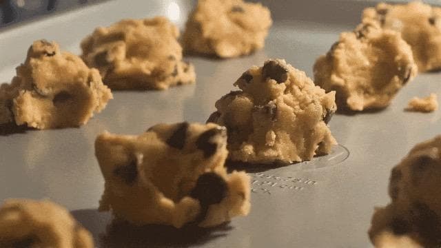 为什么饼干放久了会变软，面包放久了会变硬？