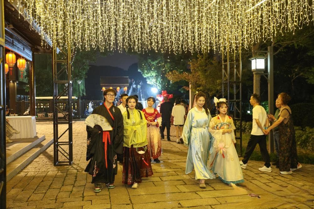 走月、摸秋、点灯……江苏中秋老民俗，你还记得多少？
