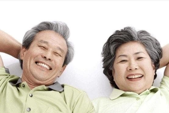 中老年人吃蜂王浆有什么好处？分享正确吃法，建议收藏！