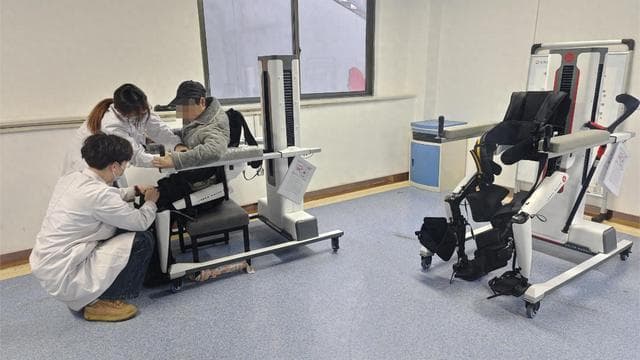 “神工”助行！外骨骼机器人开启中风患者的智能康复新纪元