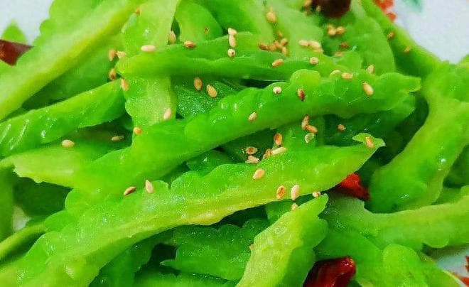 压箱底的凉拌食谱，蒜香浓郁的凉拌苦瓜，0基础教程，味鲜不苦