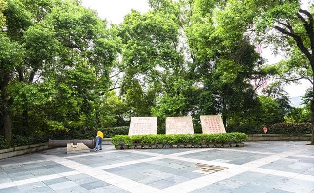 江门崖门古炮台遗址：清代嘉庆海防要塞的历史见证