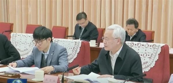 DeepSeek创始人梁文锋首度发声：中国AI要做领先者，而非永远跟随者