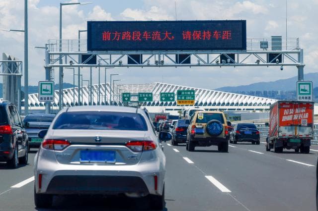 @回家路上的你：“坐”久了，一定要多站起来走走→