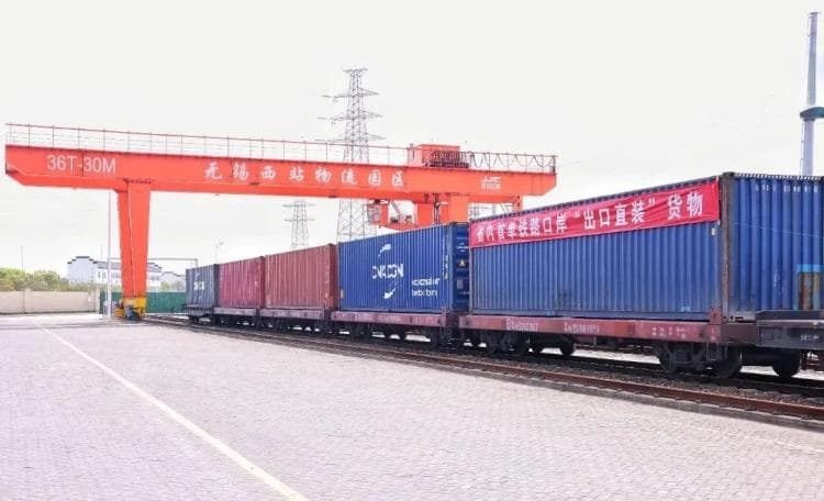 江苏无锡：“钢铁驼队”驰骋不息 跑出“一带一路”加速度