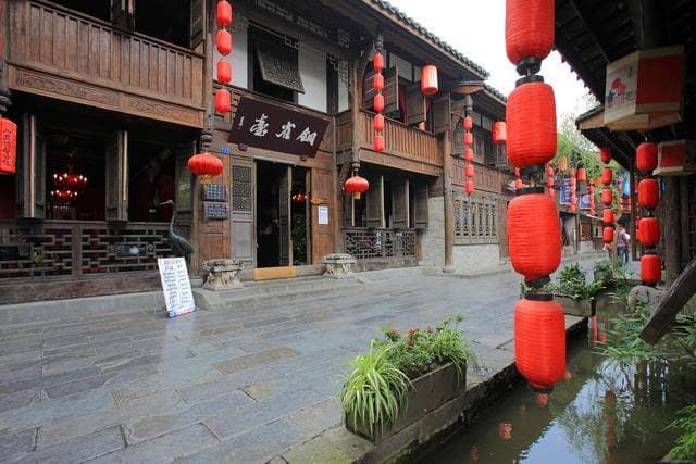 锦里古街入冬探秘：四日游攻略，穿越千年的繁华锦里古街